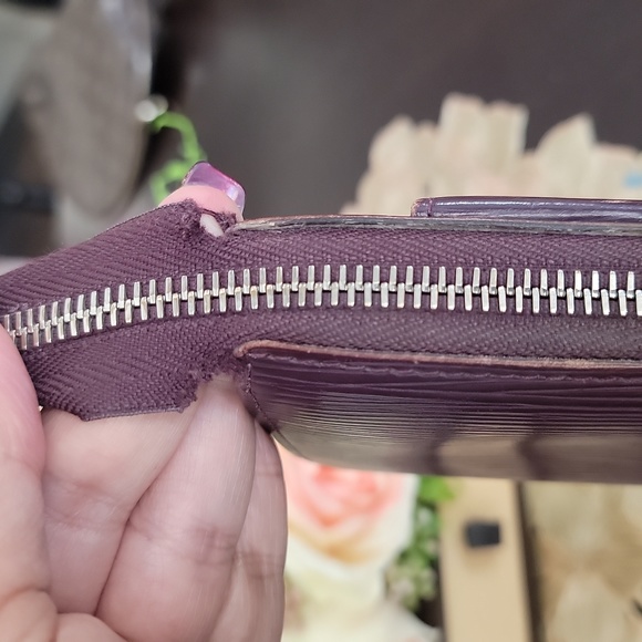 Authentic Louis Vuitton Epi Astrid Wallet - Picture 13 of 14